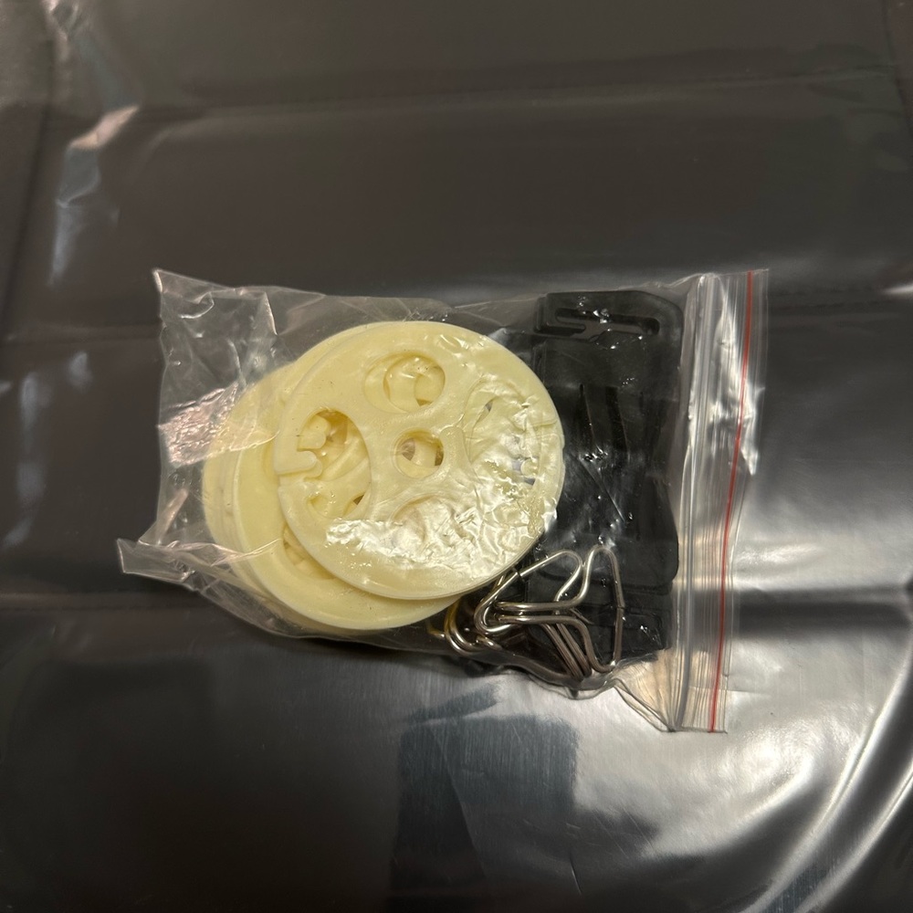 Iceleather cover seats in black. - Picture 5 of 5